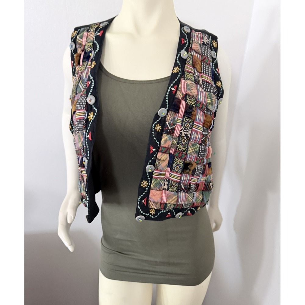 Vintage 90s Basket Weave Mixed Media Embroidered Cropped Vest Grandma Core Boho